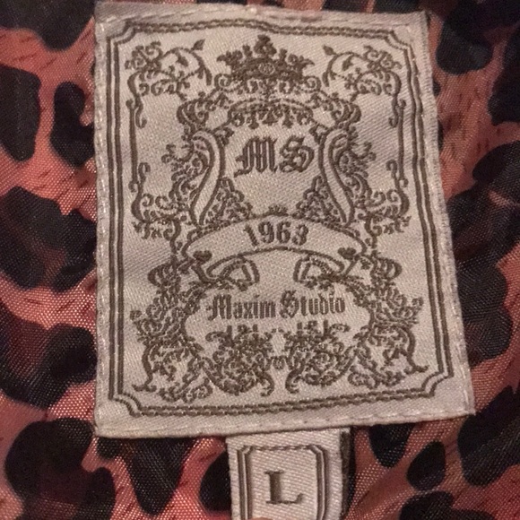 Red Blazer. Size Large. - Picture 2 of 2